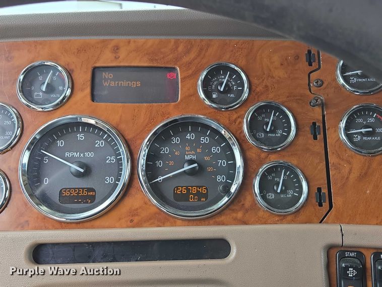 image for item ED2027 2009 Peterbilt 386 semi truck