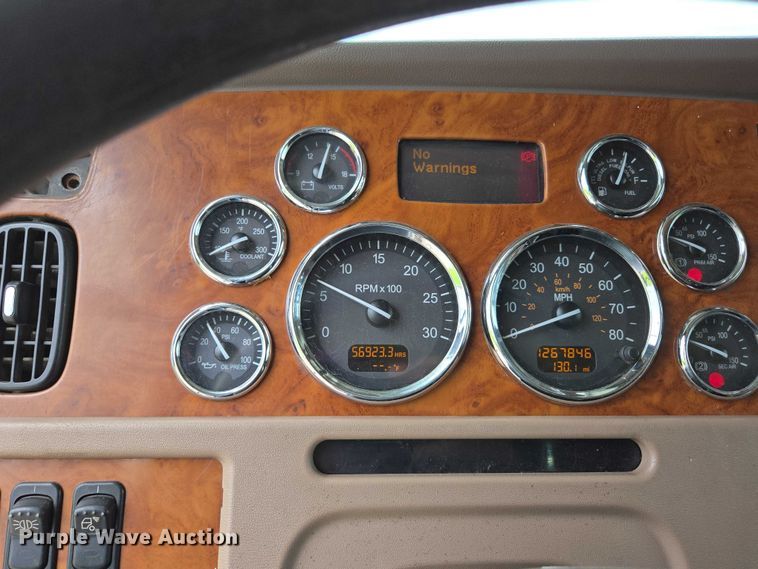 image for item ED2027 2009 Peterbilt 386 semi truck