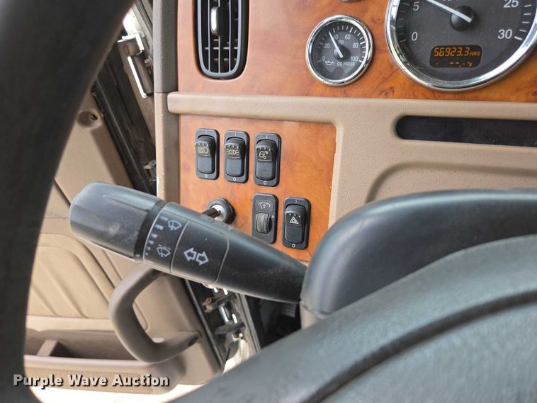 image for item ED2027 2009 Peterbilt 386 semi truck