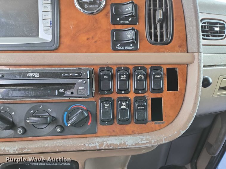 image for item ED2027 2009 Peterbilt 386 semi truck