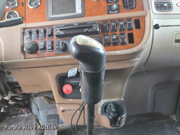 image for item ED2027 2009 Peterbilt 386 semi truck