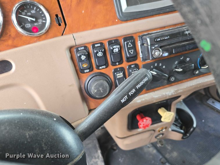 image for item ED2027 2009 Peterbilt 386 semi truck