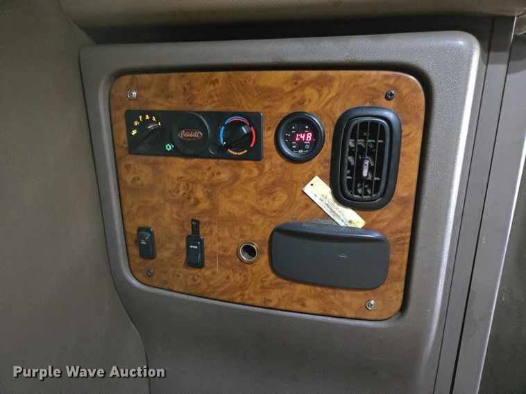 image for item ED2027 2009 Peterbilt 386 semi truck