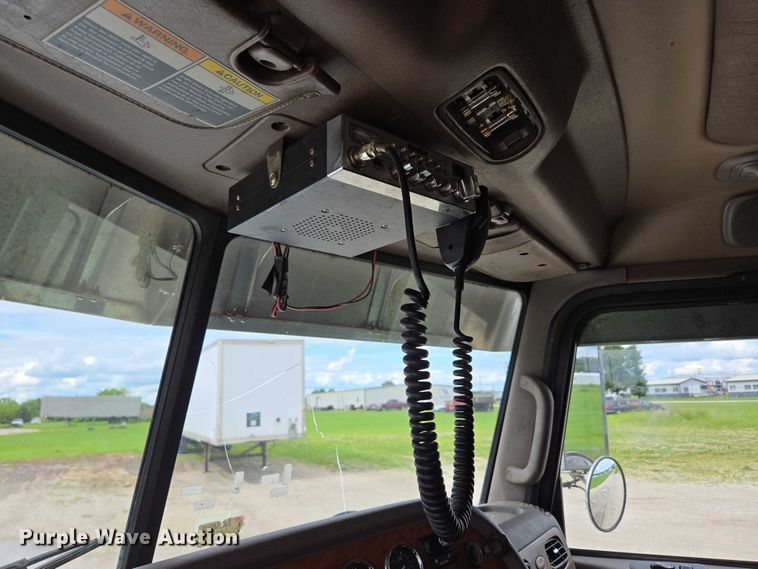 image for item ED2027 2009 Peterbilt 386 semi truck