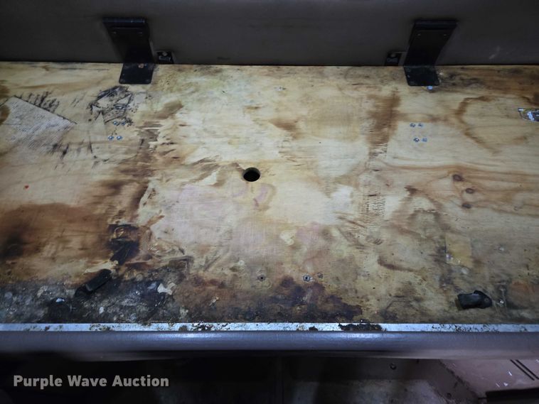 image for item ED2027 2009 Peterbilt 386 semi truck