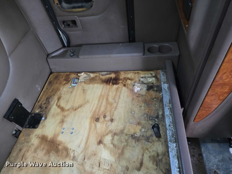 image for item ED2027 2009 Peterbilt 386 semi truck