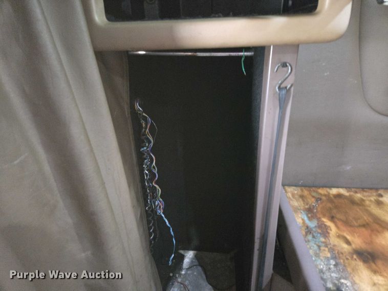 image for item ED2027 2009 Peterbilt 386 semi truck