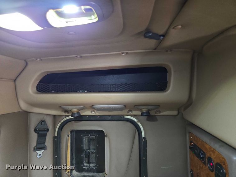 image for item ED2027 2009 Peterbilt 386 semi truck