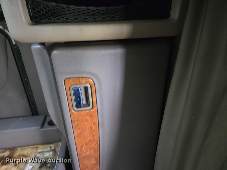 image for item ED2027 2009 Peterbilt 386 semi truck