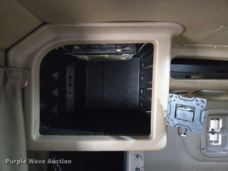 image for item ED2027 2009 Peterbilt 386 semi truck