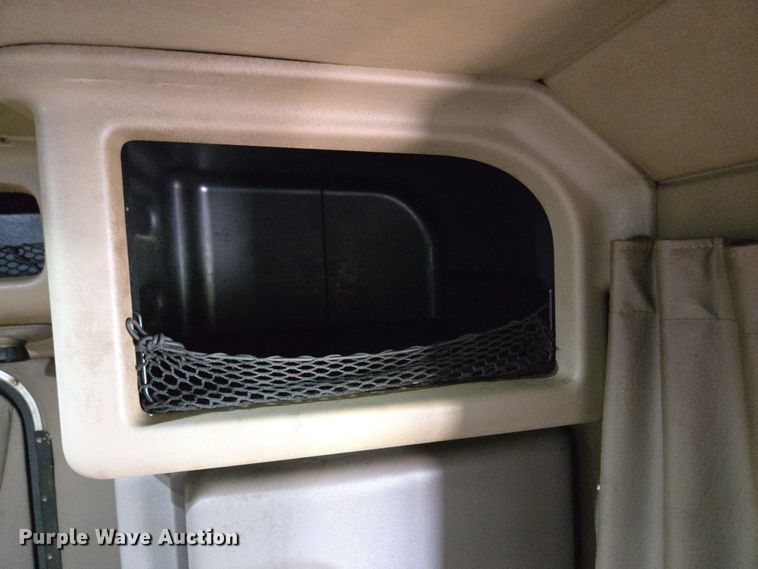 image for item ED2027 2009 Peterbilt 386 semi truck