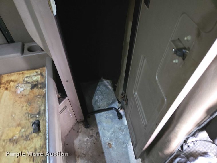 image for item ED2027 2009 Peterbilt 386 semi truck