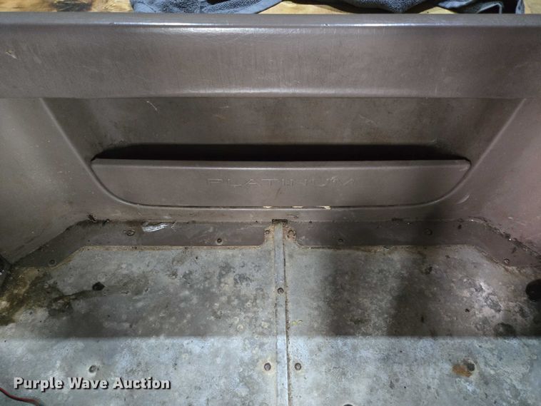 image for item ED2027 2009 Peterbilt 386 semi truck