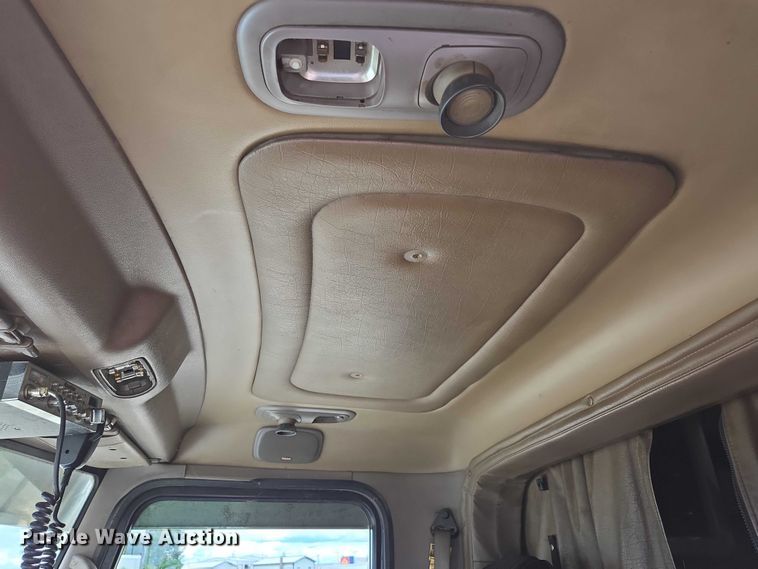 image for item ED2027 2009 Peterbilt 386 semi truck