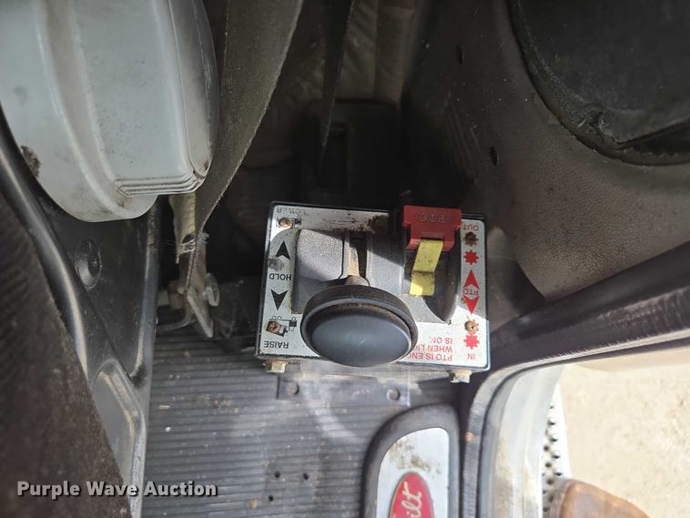 image for item ED2027 2009 Peterbilt 386 semi truck