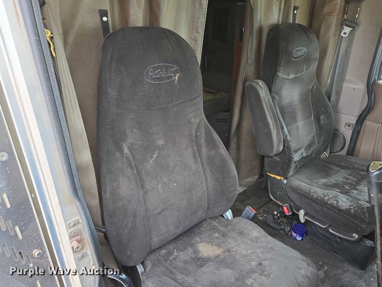 image for item ED2027 2009 Peterbilt 386 semi truck