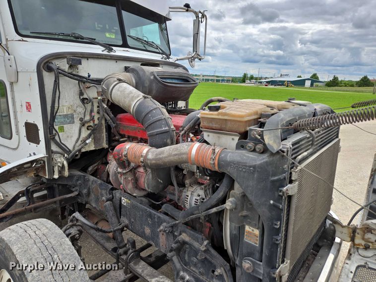 image for item ED2027 2009 Peterbilt 386 semi truck
