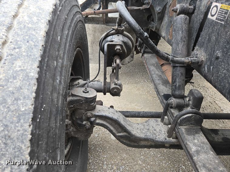 image for item ED2027 2009 Peterbilt 386 semi truck