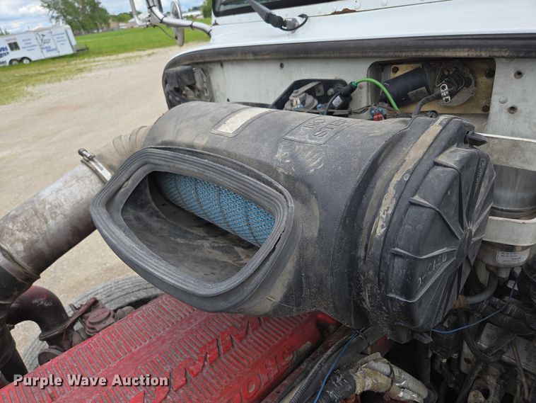 image for item ED2027 2009 Peterbilt 386 semi truck