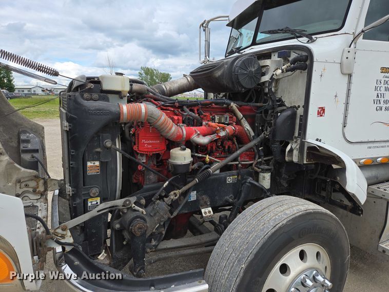 image for item ED2027 2009 Peterbilt 386 semi truck