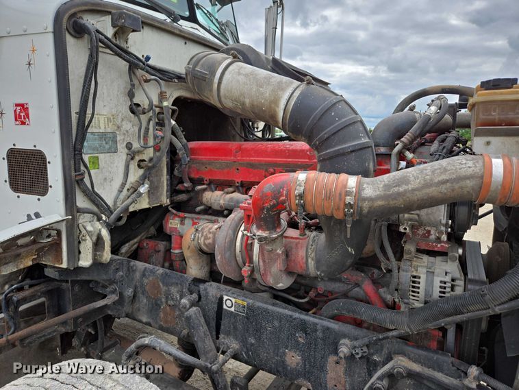 image for item ED2027 2009 Peterbilt 386 semi truck