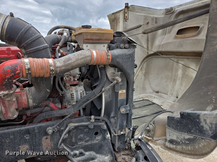 image for item ED2027 2009 Peterbilt 386 semi truck