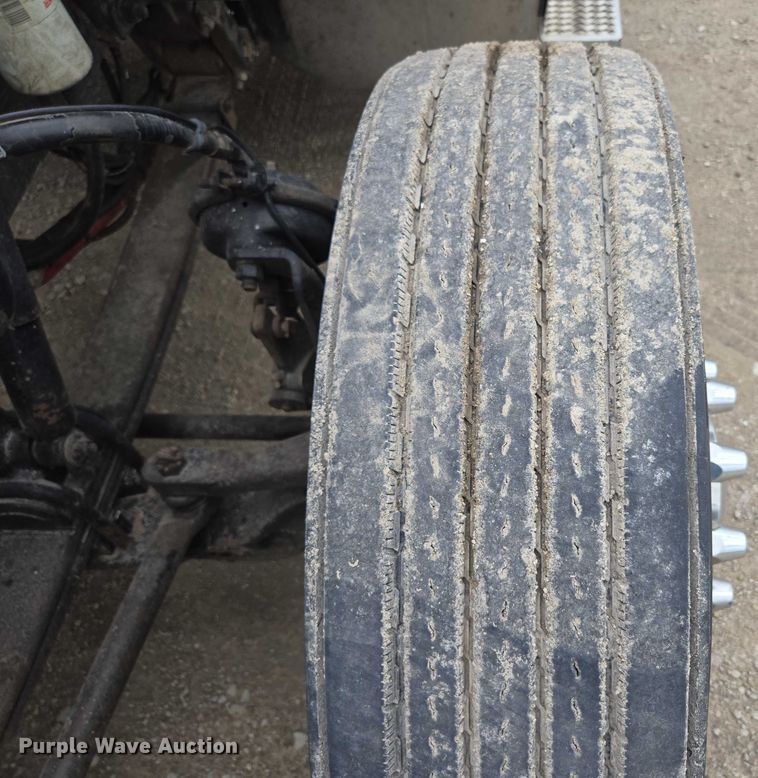 image for item ED2027 2009 Peterbilt 386 semi truck