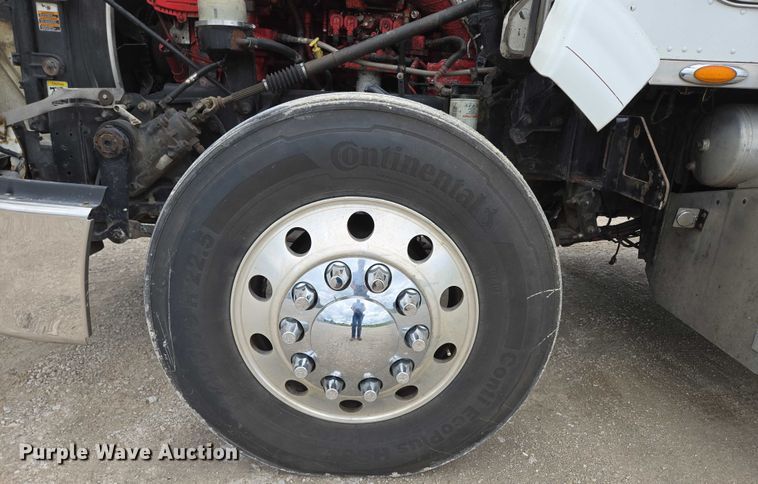 image for item ED2027 2009 Peterbilt 386 semi truck