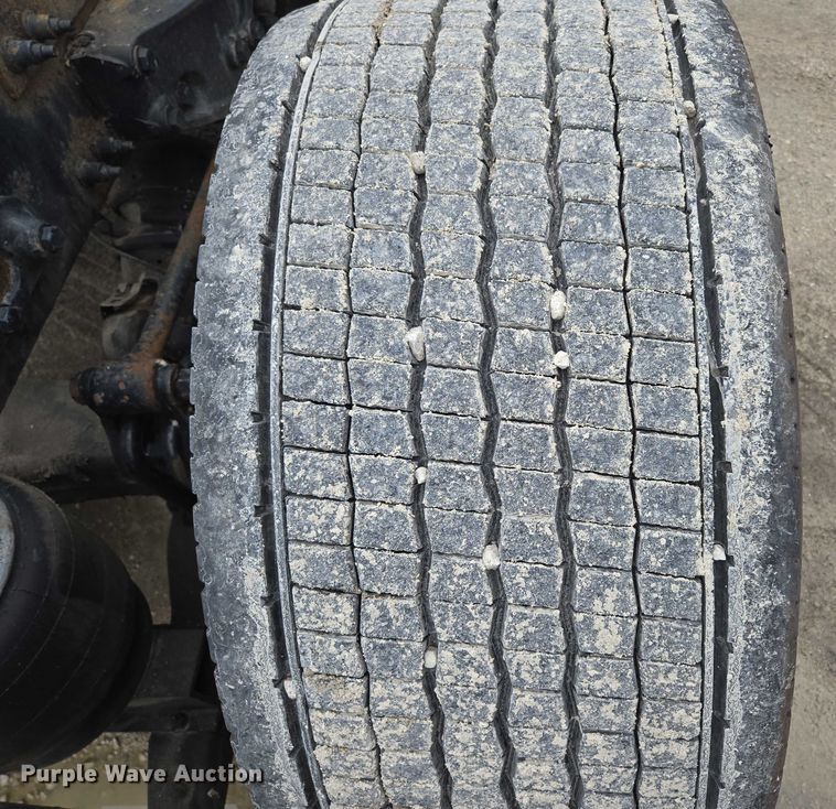 image for item ED2027 2009 Peterbilt 386 semi truck