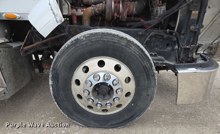 image for item ED2027 2009 Peterbilt 386 semi truck