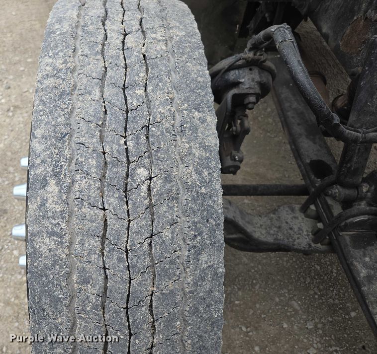 image for item ED2027 2009 Peterbilt 386 semi truck