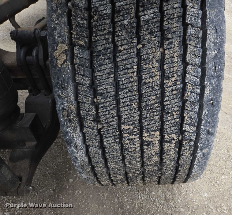 image for item ED2027 2009 Peterbilt 386 semi truck