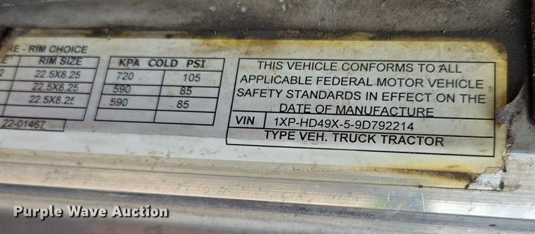 image for item ED2027 2009 Peterbilt 386 semi truck