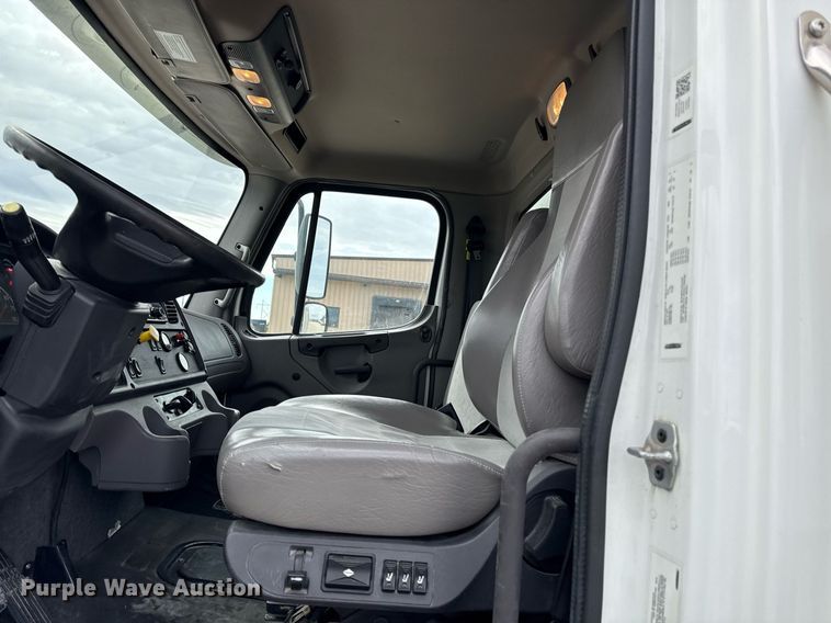 image for item ED4133 2020 Freightliner Business Class M2 box truck