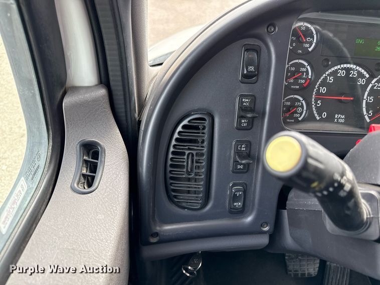 image for item ED4133 2020 Freightliner Business Class M2 box truck