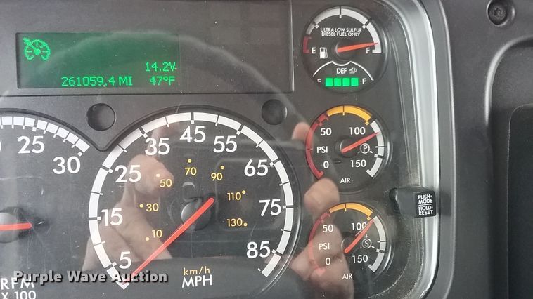 image for item ED4133 2020 Freightliner Business Class M2 box truck