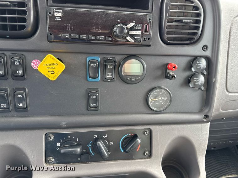 image for item ED4133 2020 Freightliner Business Class M2 box truck