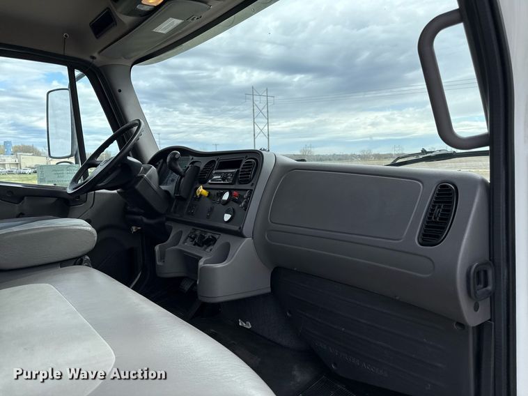 image for item ED4133 2020 Freightliner Business Class M2 box truck