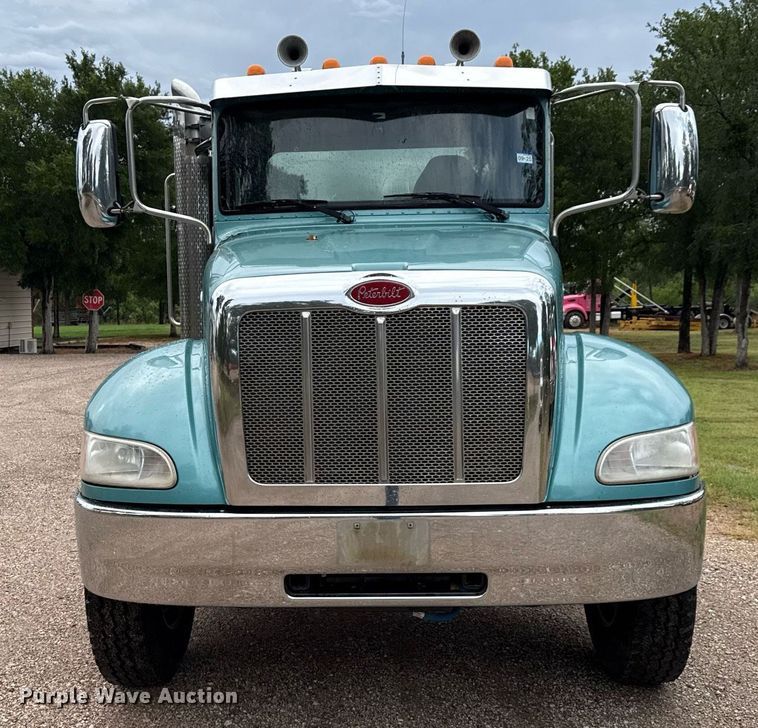 image for item ED5667 2019 Peterbilt 337 truck cab and chassis