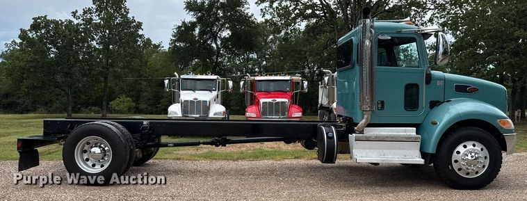 image for item ED5667 2019 Peterbilt 337 truck cab and chassis