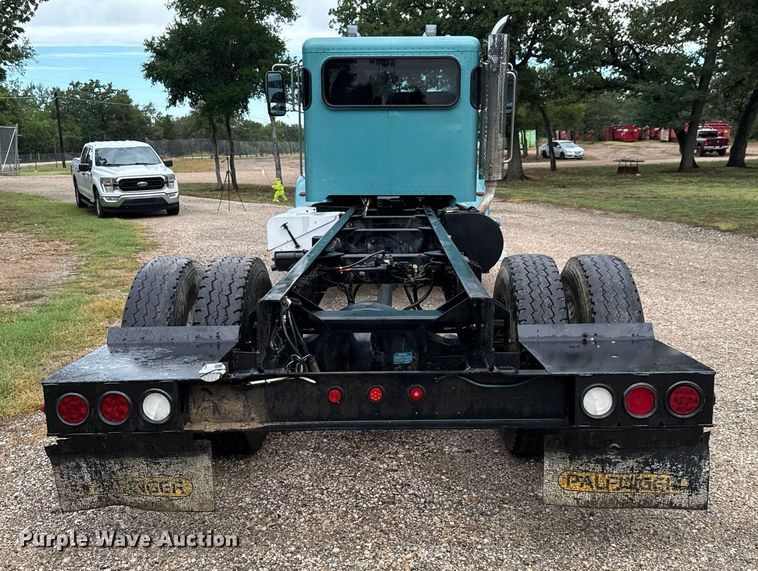 image for item ED5667 2019 Peterbilt 337 truck cab and chassis