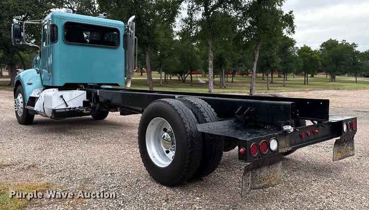 image for item ED5667 2019 Peterbilt 337 truck cab and chassis