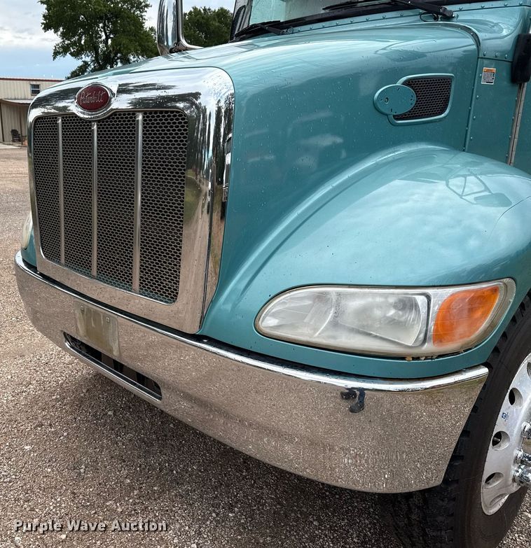 image for item ED5667 2019 Peterbilt 337 truck cab and chassis