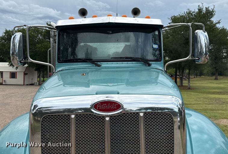 image for item ED5667 2019 Peterbilt 337 truck cab and chassis