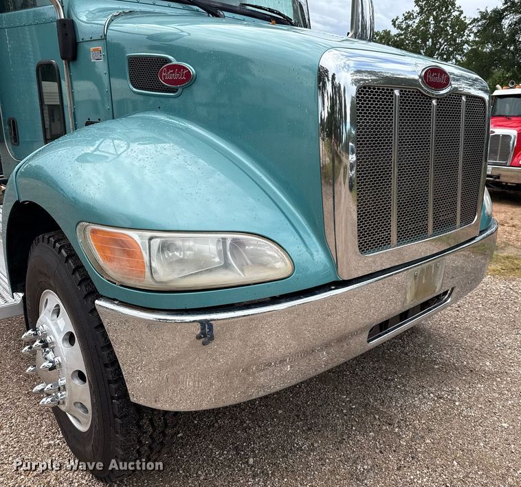 image for item ED5667 2019 Peterbilt 337 truck cab and chassis