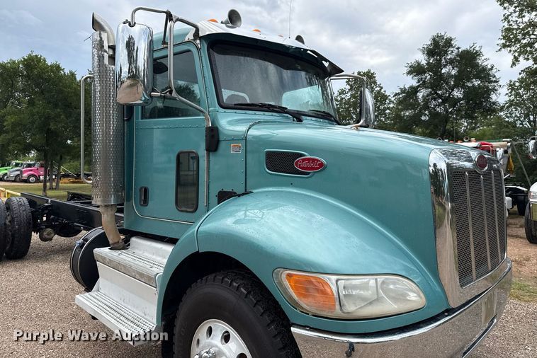 image for item ED5667 2019 Peterbilt 337 truck cab and chassis