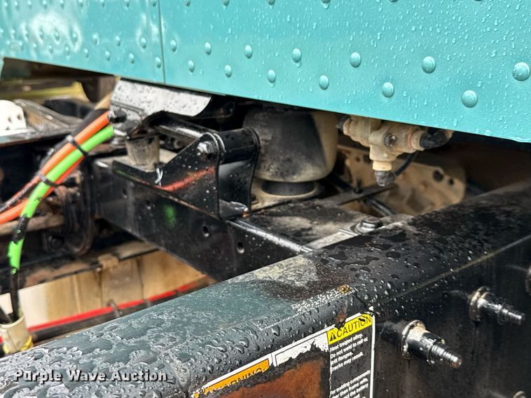 image for item ED5667 2019 Peterbilt 337 truck cab and chassis