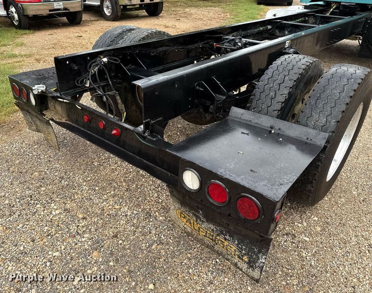 image for item ED5667 2019 Peterbilt 337 truck cab and chassis