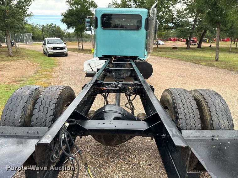 image for item ED5667 2019 Peterbilt 337 truck cab and chassis