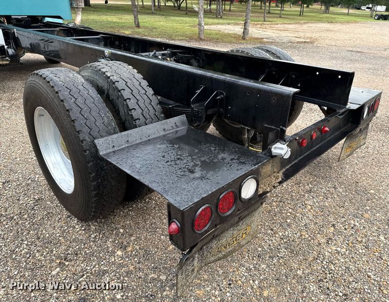 image for item ED5667 2019 Peterbilt 337 truck cab and chassis